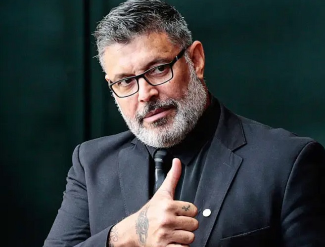 A partir da década de 2010, Frota começou a se envolver ativamente com a política. Em 2018, filiou-se ao PSL (Partido Social Liberal), pelo qual se elegeu deputado federal por São Paulo com expressiva votação.