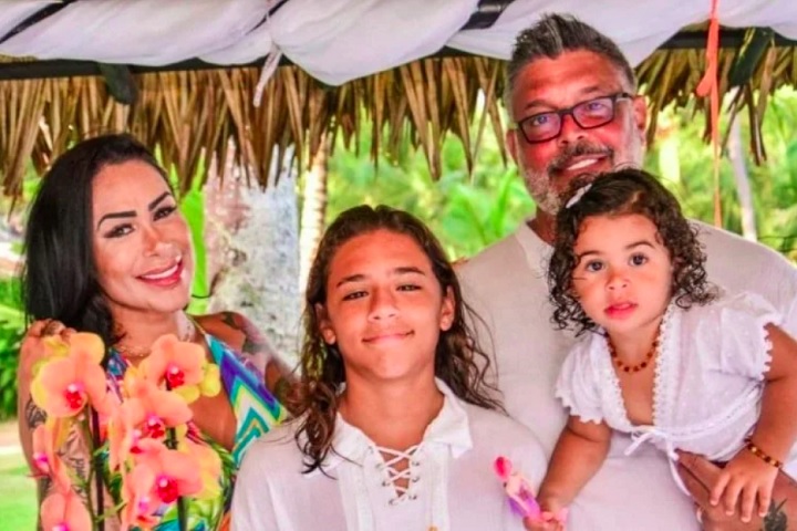 Em meio a vários relacionamentos, Frota teve três filhos, um com a personal trainer Samantha Gondim e dois com a modelo e assistente de palco Fabiana Rodrigues (foto), com quem é casado desde 2011.