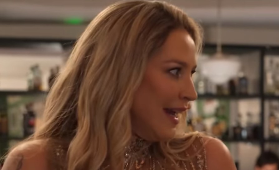 Ela criou o espetáculo em 2024, em comemoração a seus 35 anos de carreira. Um vídeo nas redes sociais mostra trecho da peça em que Luana canta um clássico do repertório de Frank Sinatra, “L-O-V-E”, canção composta por Nat King Cole. O ingresso para o show custa 20 euros (R$ 127, na cotação atual).
