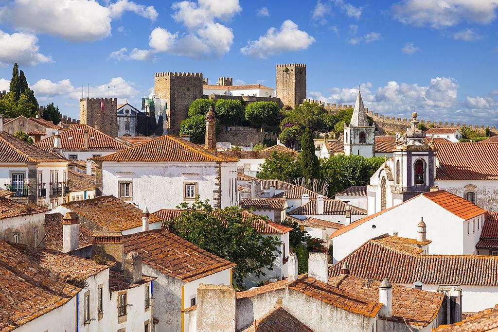 Óbidos (Portugal) - Esta vila integra o distrito de Leiria. Nos primórdios era um território dos mouros, Fundada em 1195, tem cerca de 11,5 mil residentes. 