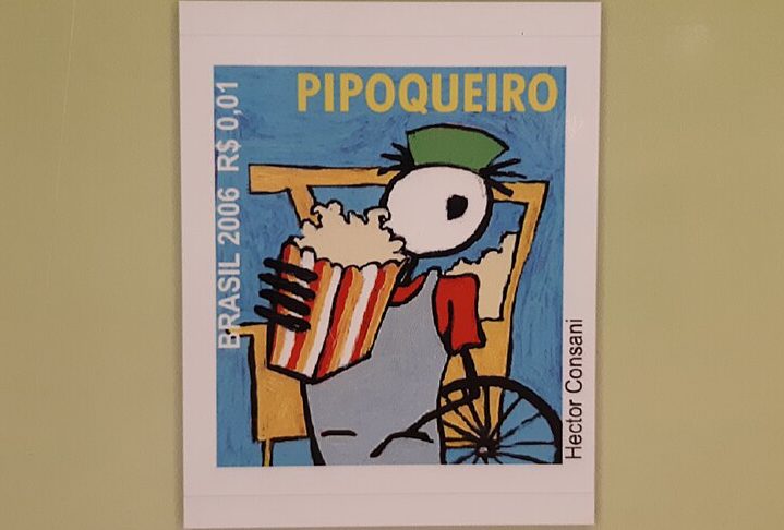 Muitos museus possuem exposições sobre a história dos Correios e coleções de selos.