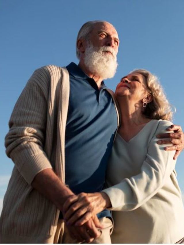 Além disso, a romã é útil para a pele, ajudando a combater os efeitos do envelhecimento precoce e clareando manchas como o melasma, graças à sua alta concentração de antioxidantes e vitamina A.