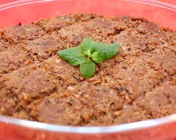 Quibe de forno recheado: embora seja feito tradicionalmente com o trigo para quibe misturado à carne moída crua, pode ser preparado com a carne cozida do dia anterior como recheio. Como a carne já estará cozida, para evitar que fique seca, pode-se adicionar um pouco de manteiga, cebolas (que soltam água naturalmente) e requeijão ou cream cheese. 