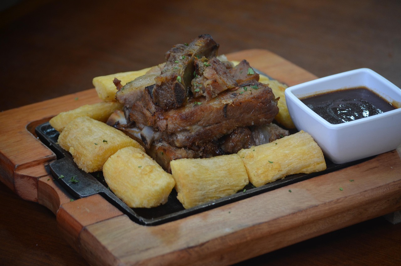 Isso faz com que ela seja, em muitas situações, consumida junto a outros alimentos para garantir um equilíbrio nutricional adequado. Combina bem com carnes, inclusive com uma boa costelinha. 