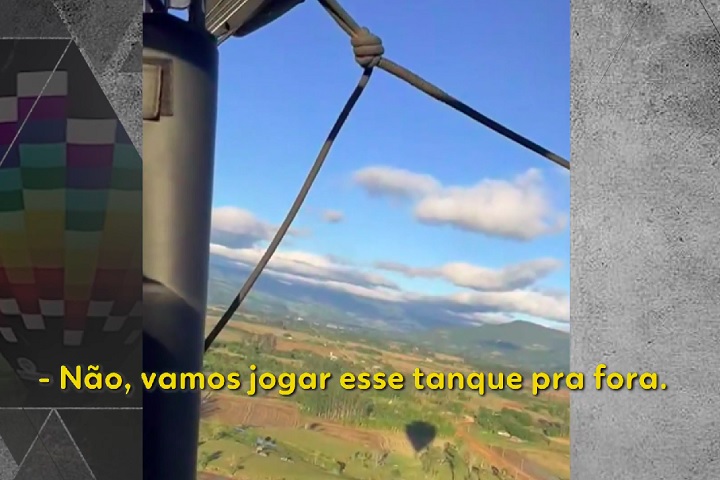 No vídeo, é possível ver que um dos passageiros sugere usar um casaco para tentar abafar as chamas, enquanto outro pede para jogar o cilindro para fora.