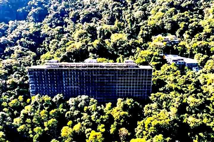 O projeto obteve licenças ambientais e aprovação do Instituto do Patrimônio Histórico e Artístico Nacional (IPHAN), o que ainda possibilita sua retomada.