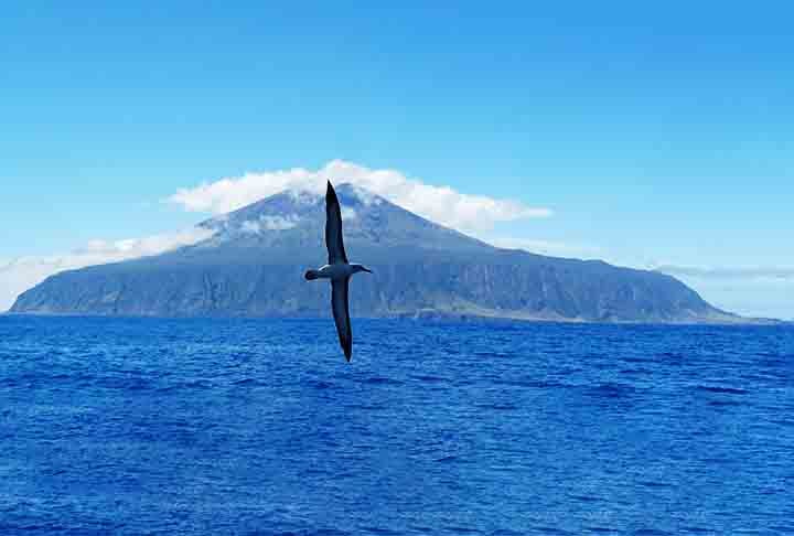 Algumas ilhas formadas por atividade vulcânica duram anos ou décadas, outras desaparecem em semanas.