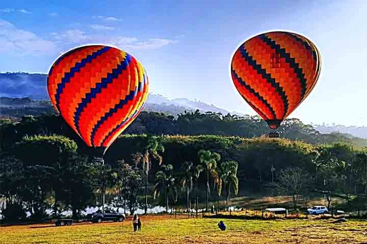 Em São Lourenço, Minas Gerais, o passeio costuma sobrevoar paisagens que fazem parte do famoso Circuito das Águas.