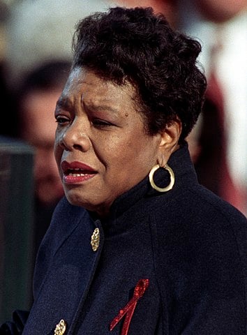 A americana Maya Angelou (1928-2014) foi escritora, poetisa, ativista, professora, atriz da Broadway, dançarina e a primeira condutora negra de bondes em São Francisco. 