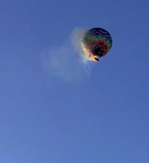 Quatro pessoas morreram ao saltar, e quatro foram carbonizadas. Tudo aconteceu em cerca de quatro minutos. 