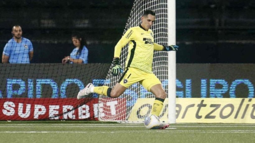 Ídolo do Botafogo, o goleiro está defendendo o Cerro Porteño, do Paraguai e chegaria para a reformulação do time gaúcho 
