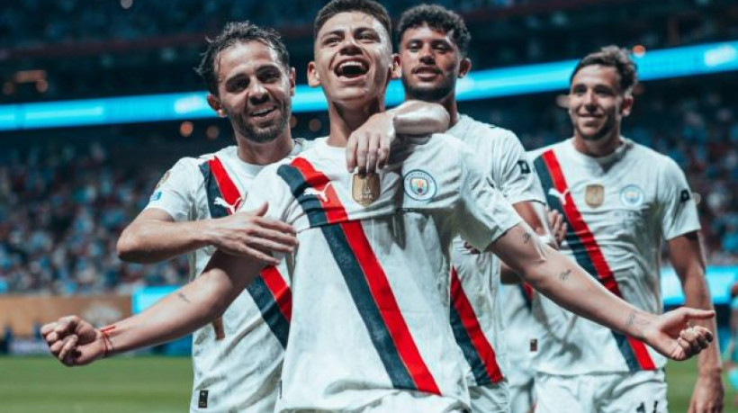 Time inglês faz 6 a 0 e disputará a liderança do Grupo G contra a Juventus, dia 26