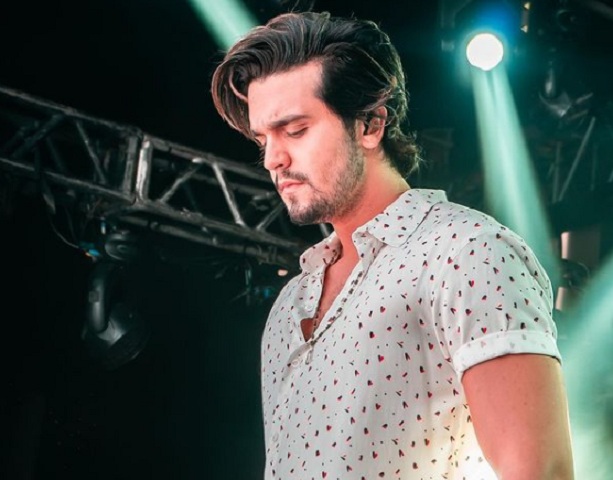 Em 2008, ano em que completou 17 anos, ele gravou um CD, mas não gostou do resultado e não comercializou. No entanto, um amigo colocou alguns trabalhos de Luan no YouTube e ele começou a ganhar fama além do Centro-Oeste. 