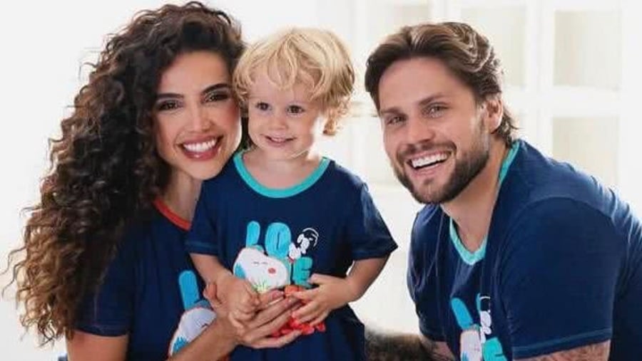 Paula e Breno, casal que protagonizou um romance no BBB 18, seguem juntos atualmente. Embora a sister tenha sido a terceira participante com quem o participante se envolveu na casa, eles tiveram sintonia que agradou o público e são pais de Theo.