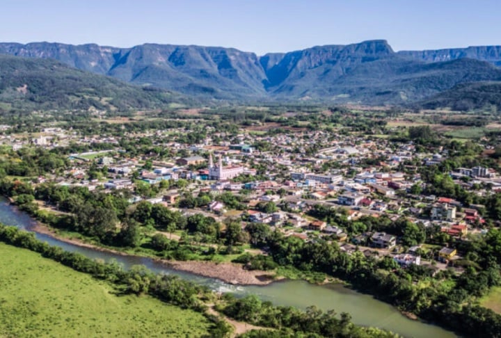 Quase na divisa com o Rio Grande do Sul, Praia Grande (SC) é um dos lugares mais famosos do Brasil para a prática do balonismo.