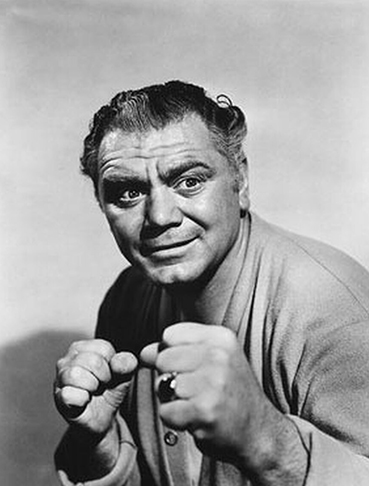 Ernest Borgnine - O ator americano serviu por 10 anos na Marinha. Foi artilheiro entre 1935 e 1945. Integrou o Exército americano no Pacífico Sul. 