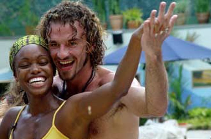 O primeiro romance da história do BBB foi entre Serginho e Vanessa Pascale, logo na primeira edição, em 2022, apresentada por Pedro Bial. Aquela temporada chamou a atenção do público, e quem ficou com o prêmio de R$ 500 mil foi Kléber Bambam.