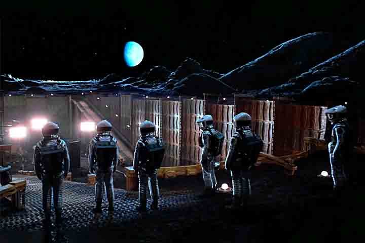 O primeiro deles é 2001: Uma Odisseia no Espaço, de 1968. Dirigido por Stanley Kubrick, este clássico da ficção científica é conhecido por seu ritmo contemplativo, poucos diálogos e forte carga simbólica.
