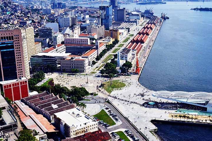 Além disso, o MAR foi o primeiro museu da América Latina a receber certificação do selo LEED, sigla em inglês para Liderança em Energia e Projeto Ambiental, por suas práticas sustentáveis.
