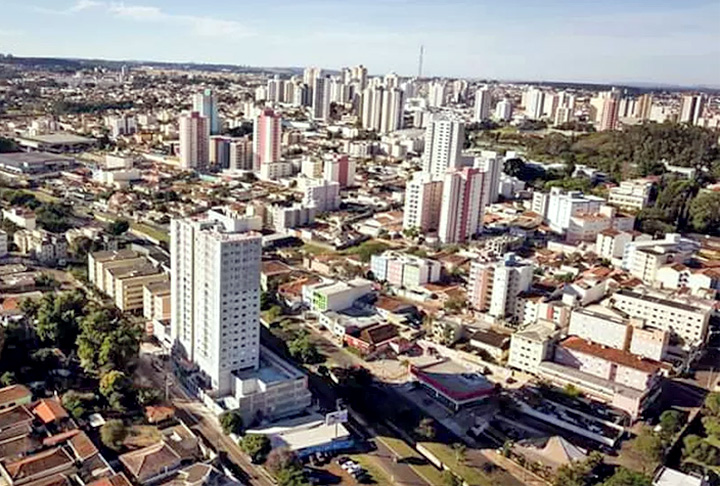 São Carlos (SP) - 70,96 pontos - Reconhecida como cidade universitária, com instituições renomadas. Economia diversificada, incluindo tecnologia e agronegócio. Oferece qualidade de vida, com cultura, lazer e saúde acessíveis