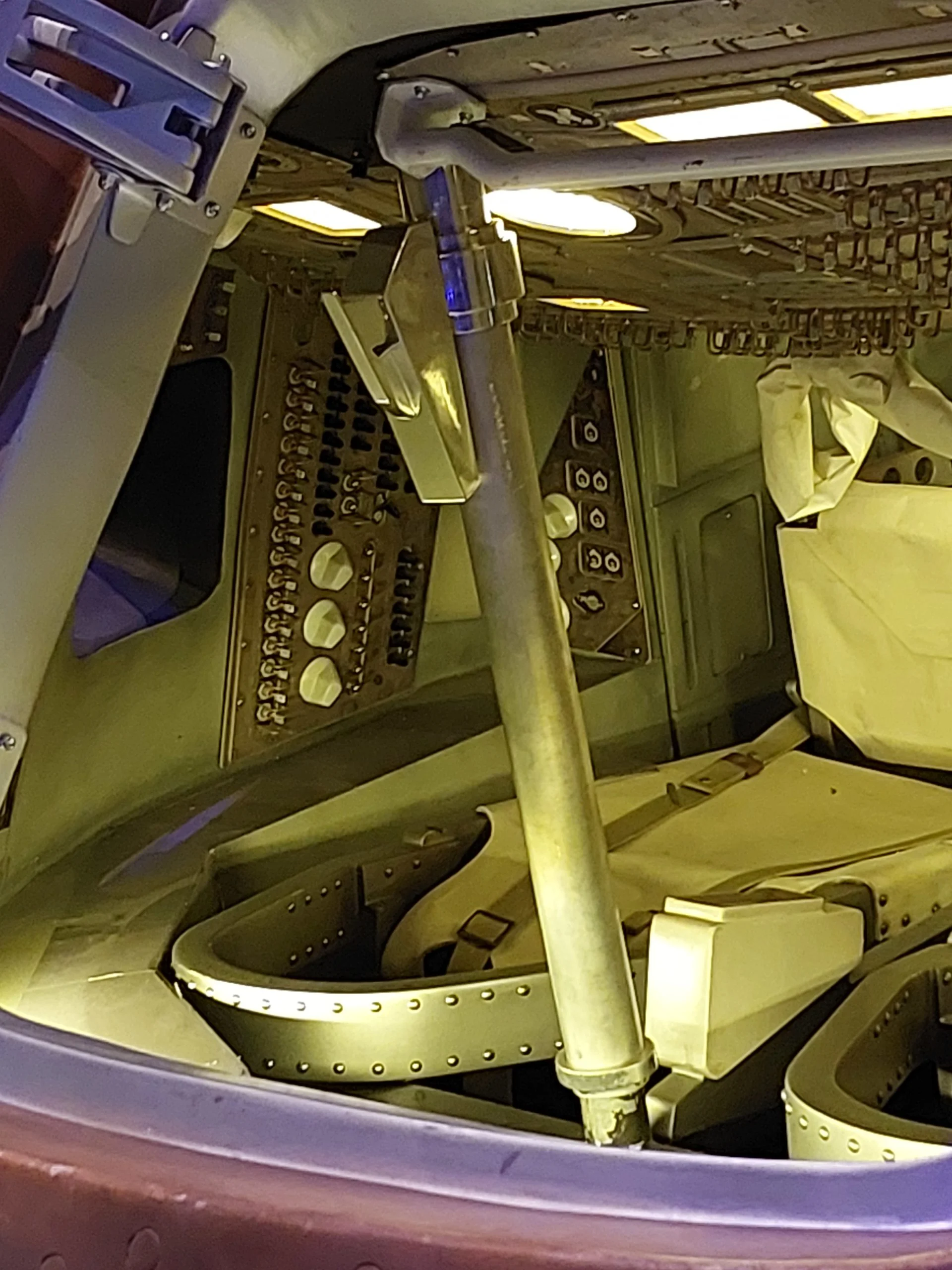 O visitante encontra também uma réplica de cápsula para retorno dos astronautas ao planeta Terra. 