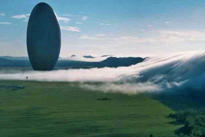 Nesse sentido, Amy Adams se destaca com uma atuação sutil e poderosa, enquanto o diretor Denis Villeneuve busca tratar de temas complexos e criar uma atmosfera de mistério.