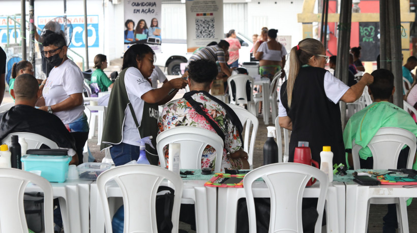 FORTALEZA-CE, BRASIL, 24.06.2025: Acolher da Diversidade realiza edição especial do Orgulho LGBTI+ na Praça da Gentilândia.  (Fotos: Fabio Lima)