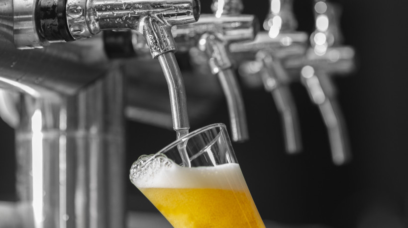 Mais de 3 litros de cerveja ou 7 taças de vinho por semana já elevam riscos de câncer e reduzem expectativa de vida, apontam cientistas