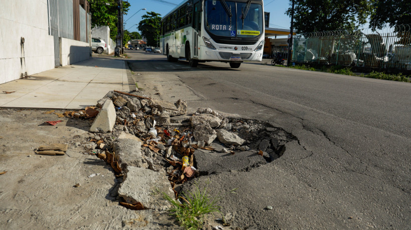 Fortaleza, CE, BR 23.06.25 Buracos na Av. João Pessoa causam transtornos no trânsito  (Fco Fontenele/O POVO)