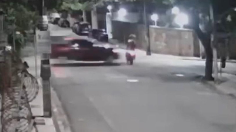 Caminhonete avançou via preferencial e atingiu motocicleta com dois jovens no Meireles