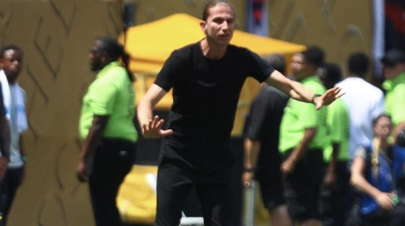 Treinador rubro-negro permanece invicto no torneio Fifa e vai a campo, nesta terça-feira (24), já classificado como líder do Grupo D