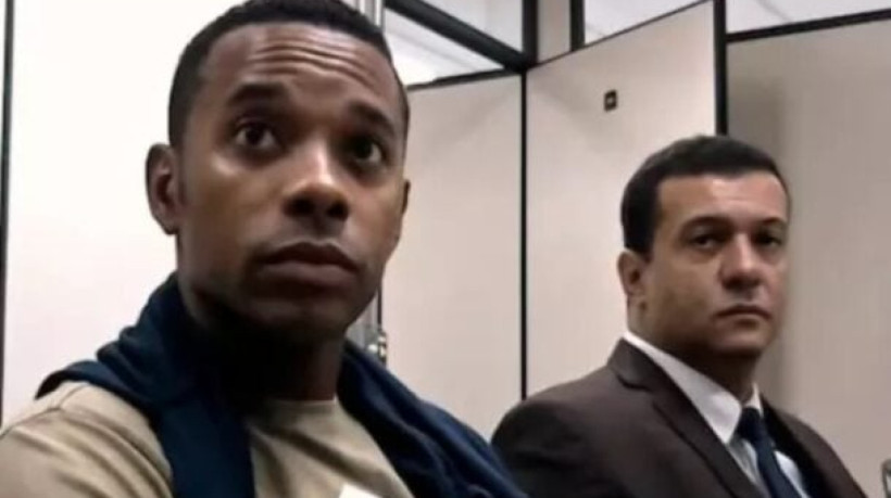 A estratégia jurídica da defesa do ex-jogador, preso em SP, tenta reduzir a pena de nove anos de prisão determinada pela Justiça da Itália