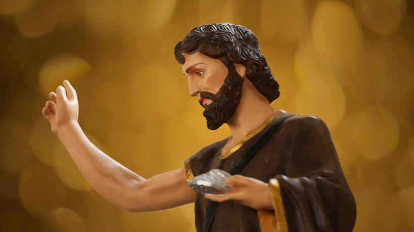 Além das festividades, o Dia de São João é dedicado a orações e simpatias (Imagem: Sidney de Almeida | Shutterstock)