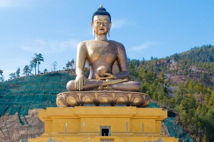 Por lá, cada turista tem que pagar US$ 200 (em torno de R$ 1.148) por dia de visita.