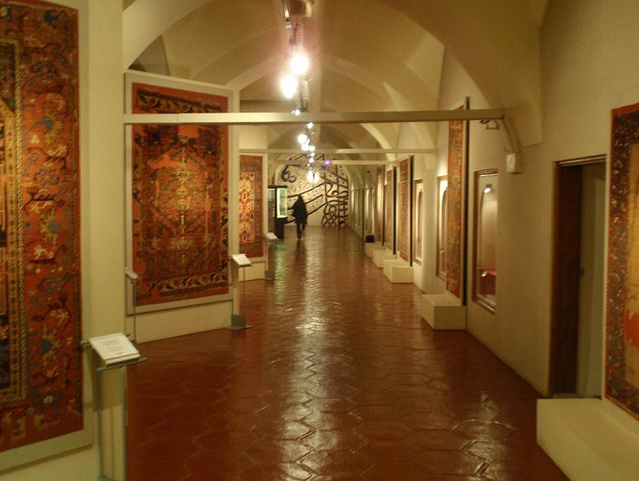 Museu de Arte Turca e Islâmica (Türk ve İslam Eserleri Müzesi) - Inaugurado em 1914, o museu está localizado no Palácio de Ibrahim Pasha e abriga uma vasta coleção de arte islâmica, incluindo cerâmicas, manuscritos e tapetes. O edifício data do século XVI.

