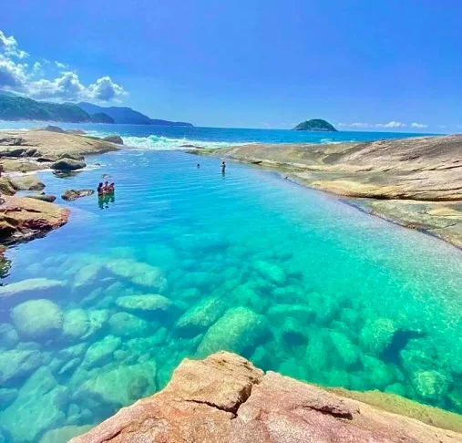 Um destino improvável e paradisíaco no Rio de Janeiro tem chamado a atenção dos internautas nas redes sociais.