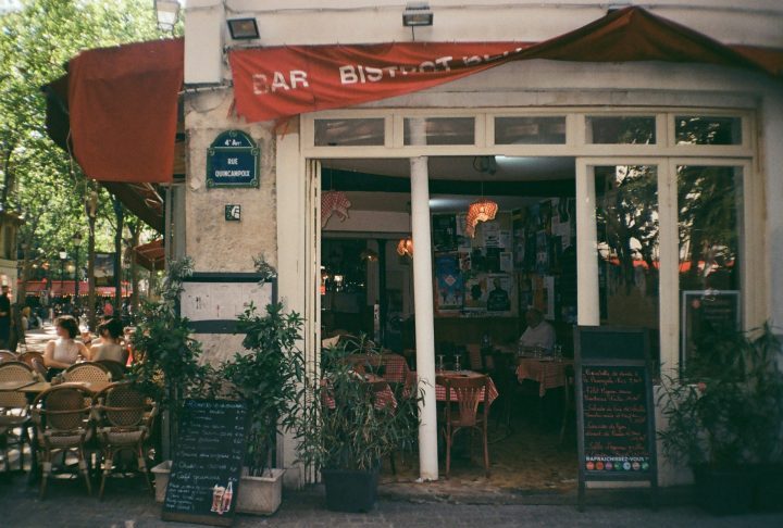 Segundo a OCU (Organização de Consumidores e Usuários da Catalunha), a prática é permitida, desde que os clientes sejam avisados com antecedência.