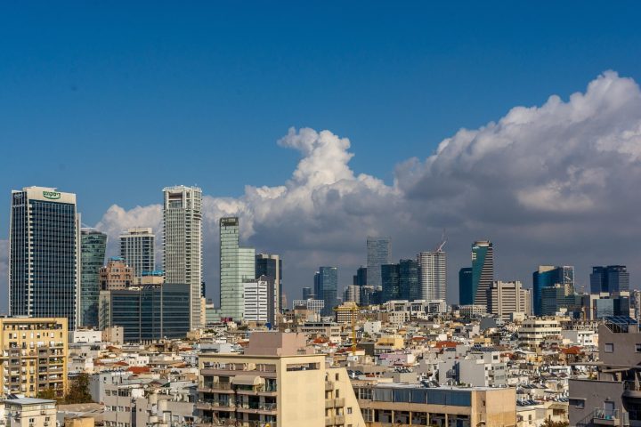 Tel Aviv, Israel: Com mais de 460 mil habitantes, é o centro financeiro e tecnológico de Israel e a cidade mais cosmopolita do país.