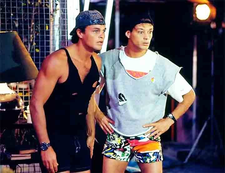 Juba (Kadu Moliterno) e Lula (André de Biase) eram dois amigos jovens que viviam juntos na Zona Sul carioca e tinham uma pequena empresa de prestação de serviços, a Armação Ilimitada.