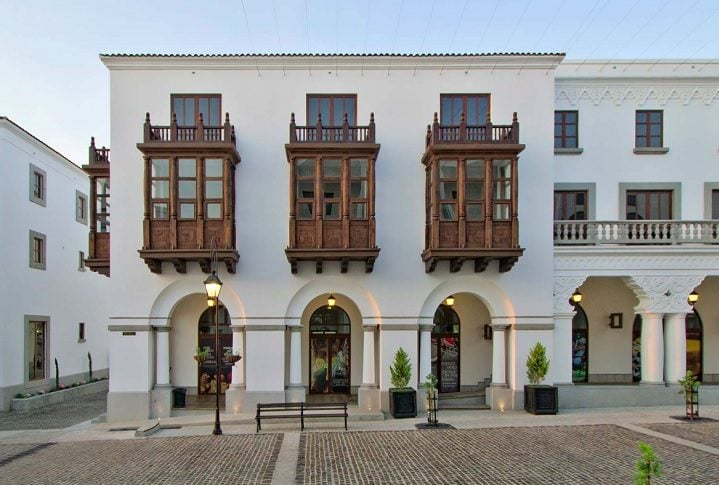 Em 1913, a família adquiriu a terra onde Cayalá está localizada. Donos de vastas propriedades e importantes empresas privadas, os Leal começaram a desenvolver a área quase um século depois.