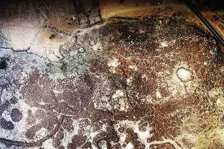 Outra cidade - Uma antiga cidade fortificada, com mais de 4 mil anos, foi identificada abaixo do oásis de Khaybar, no noroeste da Arábia Saudita. Com o nome de al-Natah, ela abrigava cerca de 500 pessoas e era cercada por uma muralha de 14,5 km de extensão. Os arqueólogos ainda tentam entender os motivos de a cidade ter sido abandonada por volta do ano 1.400 a.C.

