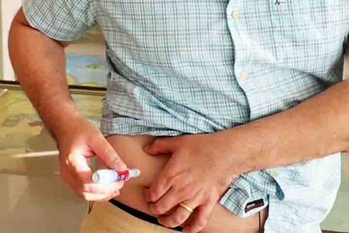 A partir dele, com algumas mudanças pequenas na cadeia de aminoácidos, foram elaboradas substâncias com efeitos maiores nessa redução de glicose. É o caso da semaglutida, o princípio ativo do Ozempic.
