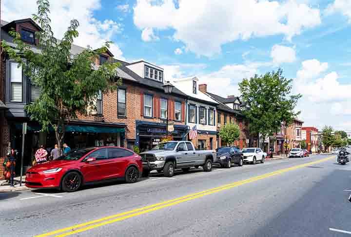 Gettysburg, que deu nome à importante batalha, é um distrito localizado no condado de Adams, na Pensilvânia. Com pouco mais de 7 mil habitantes, a cidade sedia o Gettysburg College, tradicional instituição liberal de ensino, fundada em 1832. 
