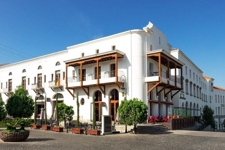 No entanto, nos últimos anos Cayalá tem sido alvo de constantes questionamentos por pessoas que acham que a cidade reforça ainda mais a desigualdade social no país.