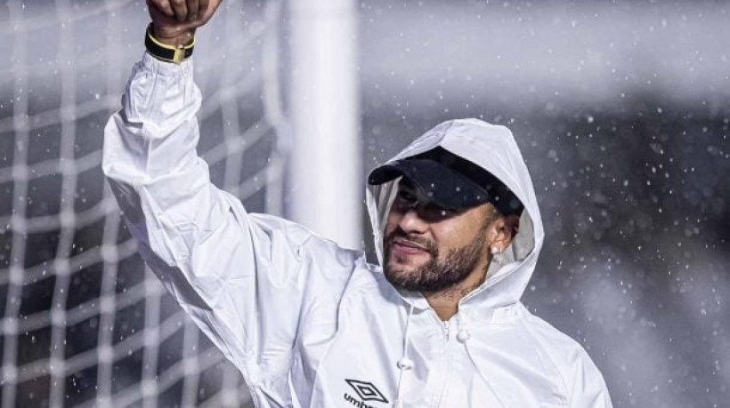 Alexandre Mattos revelou que recebeu mensagens de clubes do mundo todo atrás do craque e falou das expectativas em torno do camisa 10