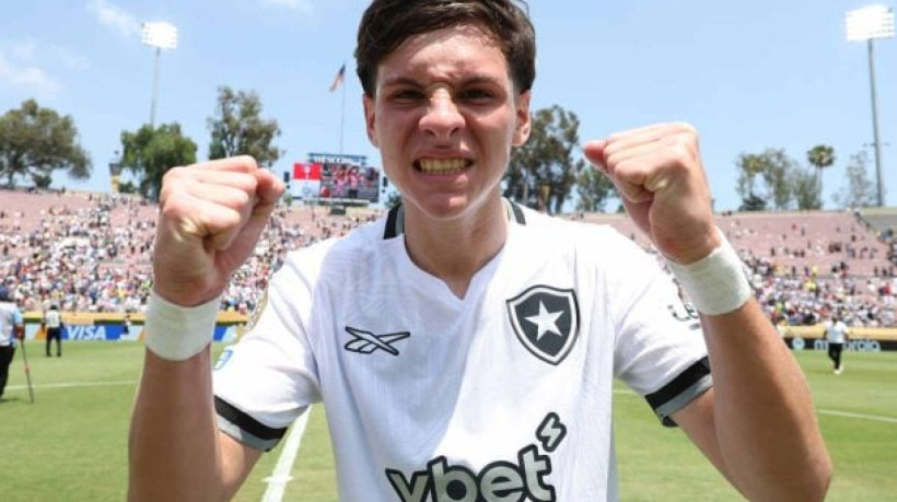 Sucessor de Almada? Com pinta de teenager, meia argentino se qualifica para virar o novo xodó da torcida alvinegra
