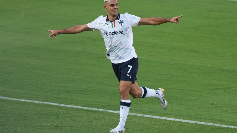 German Berterame, jogador do Monterrey, celebrando gol marcado sobre o Uwara Reds