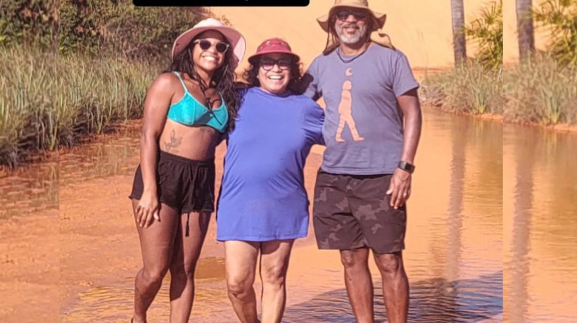 Na foto em família, o pai de Juliana Marins escreve: 