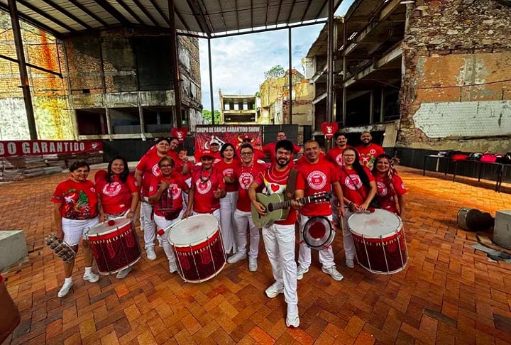 O Festival de Parintins acontece no famoso Bumbódromo da cidade. E os ensaios começaram em fevereiro. 