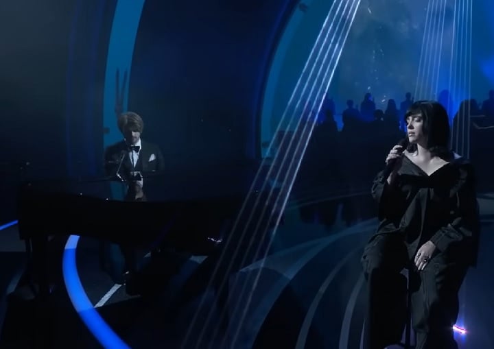 A primeira estatueta deles foi pela música No Time to Die, do filme 007 - Sem Tempo para Morrer (2021).